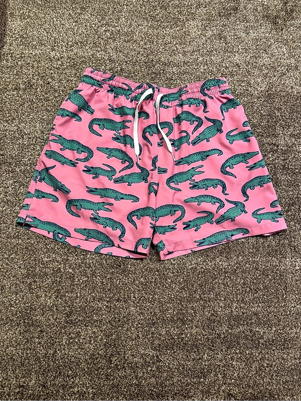 Chubbies 5.5" "The Glades" Swim Trunks – Men's Size Large – Pink Alligator Print